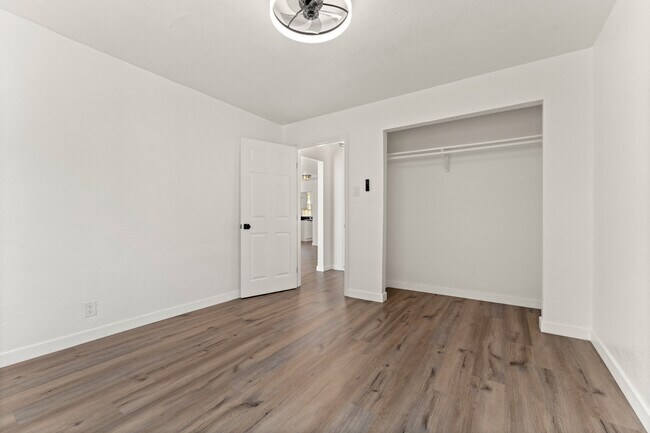 Bedroom 2 with closet - 2218 S Redondo Blvd