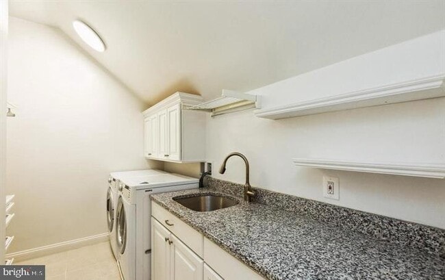 Building Photo - 10418 Willow Crest Ct