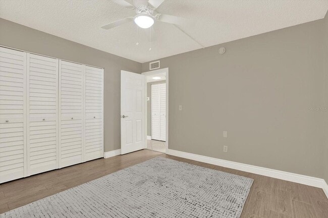 Building Photo - 7625 Sun Island Dr S