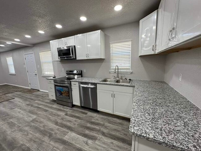 Building Photo - 4707 Midway Dr