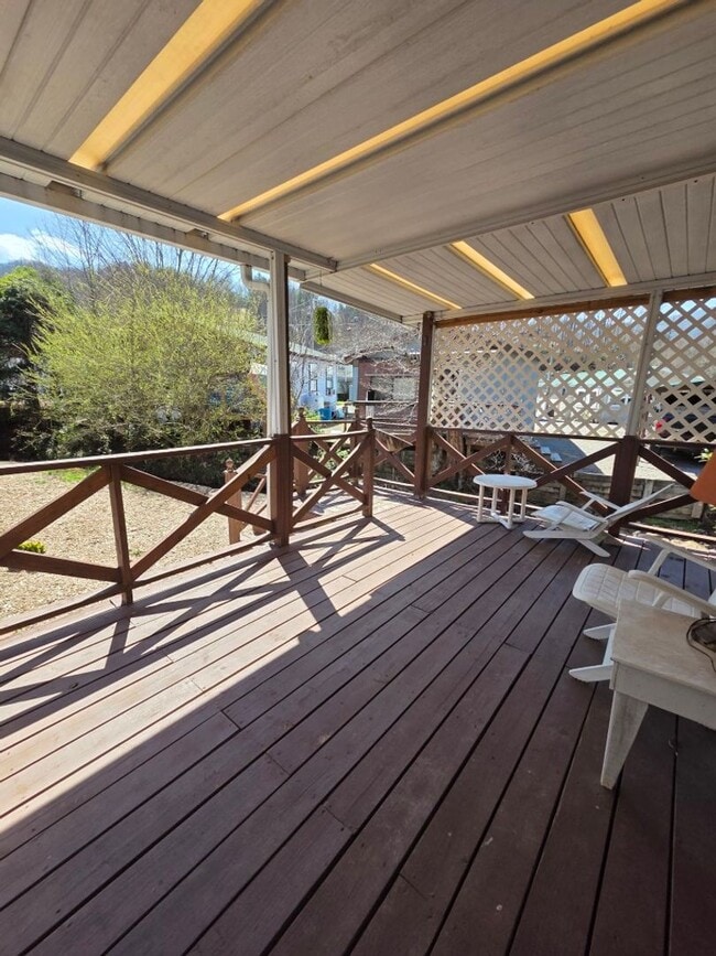 Building Photo - $1,350 - 1 Bedroom / 1 Bath Park Model on the Creek in Tatham Mountain Park