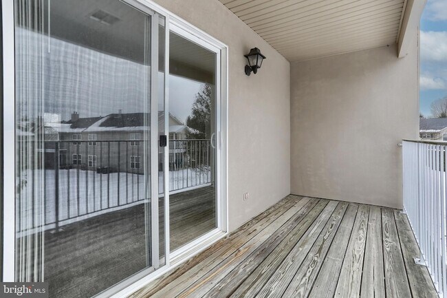 Building Photo - 211 Sparrow Rd