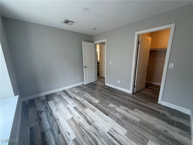 Building Photo - 7200 W Pirates Cove Rd