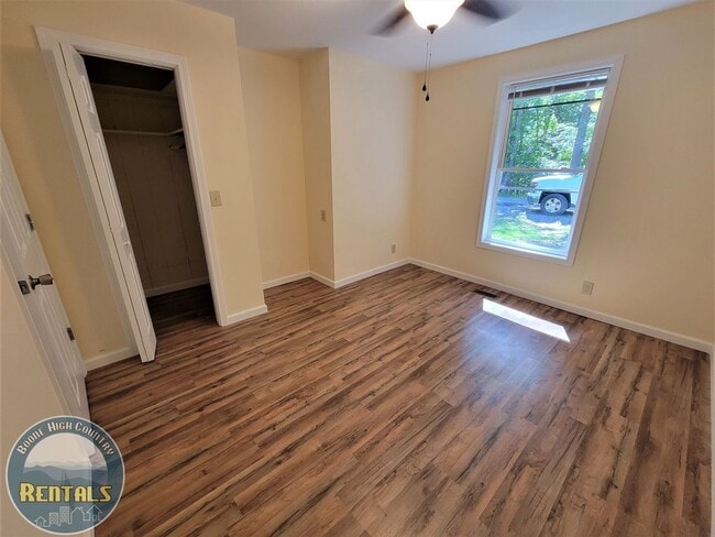 Building Photo - 733 Forest Hills Dr