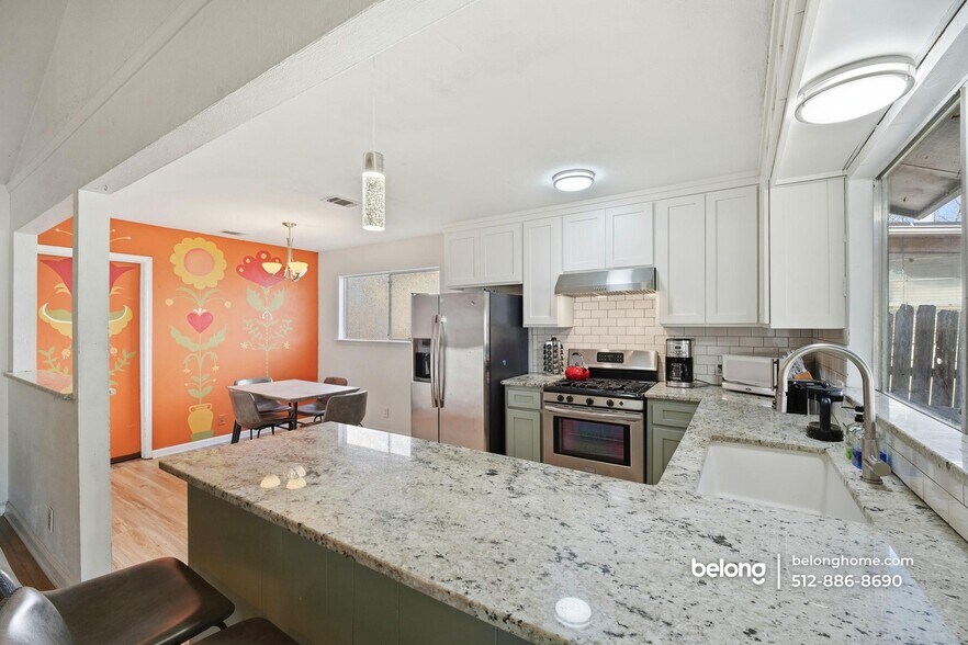 Building Photo - 802 Buckingham Pl