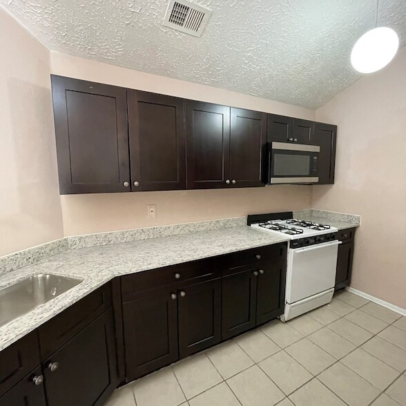 Building Photo - 7017 Haven Creek Dr