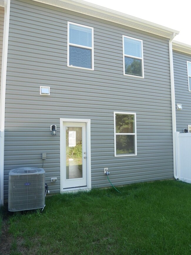 Building Photo - Live Modern in Salisbury – 3BR Townhome wi...