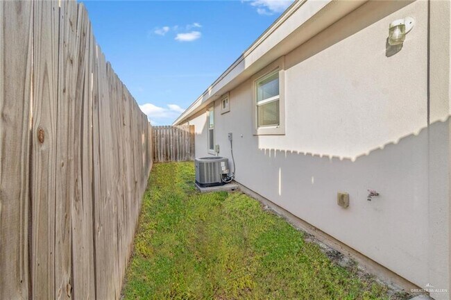 Building Photo - 2011 Stardust Ln