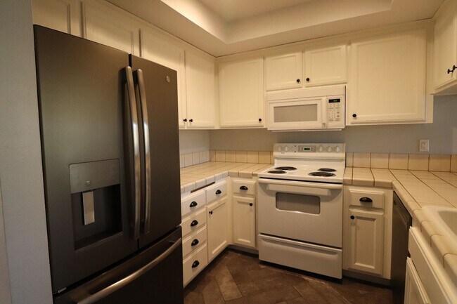 Building Photo - Rice Ranch Condo