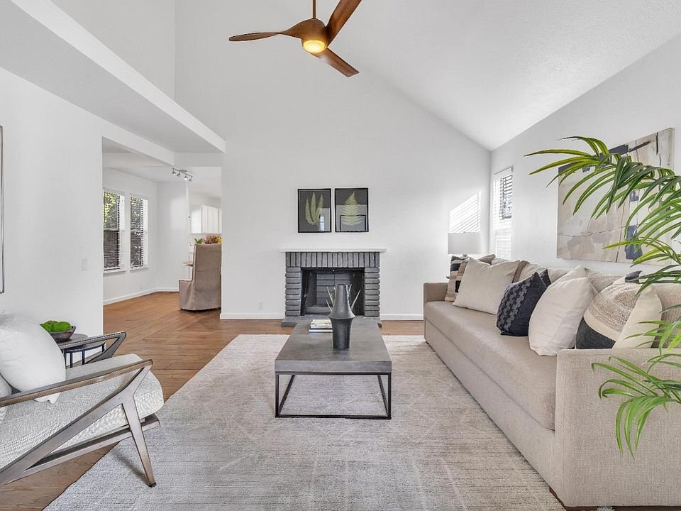 Building Photo - 2410 G St