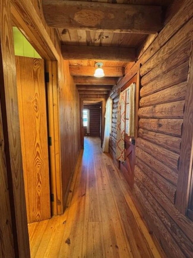 Building Photo - FOR LEASE!!!!!!!!!!