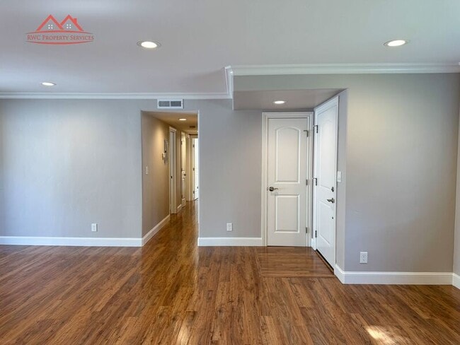 Building Photo - 347 Auburn Way