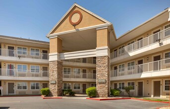 Building Photo - Furnished Studio-Bakersfield - California Avenue