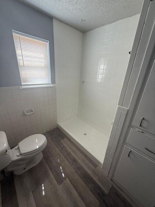 Building Photo - $0 First Month's Rent / $0 Deposit at Move-in