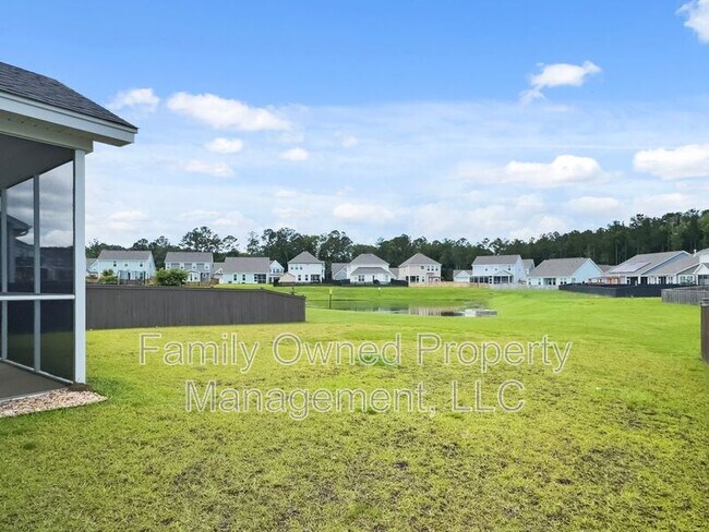 Building Photo - 302 Red Leaf Blvd