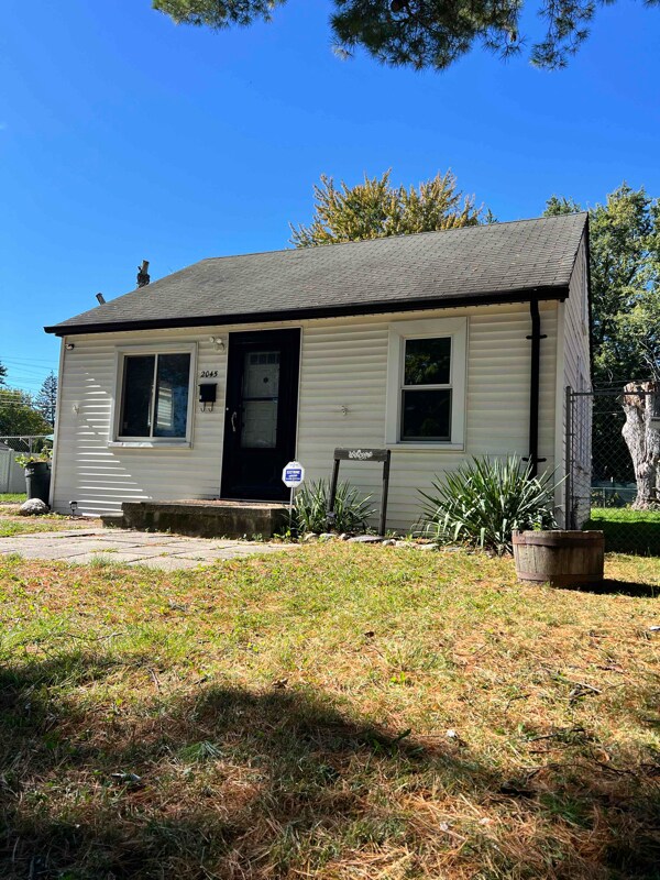 Primary Photo - 2045 Arcola St