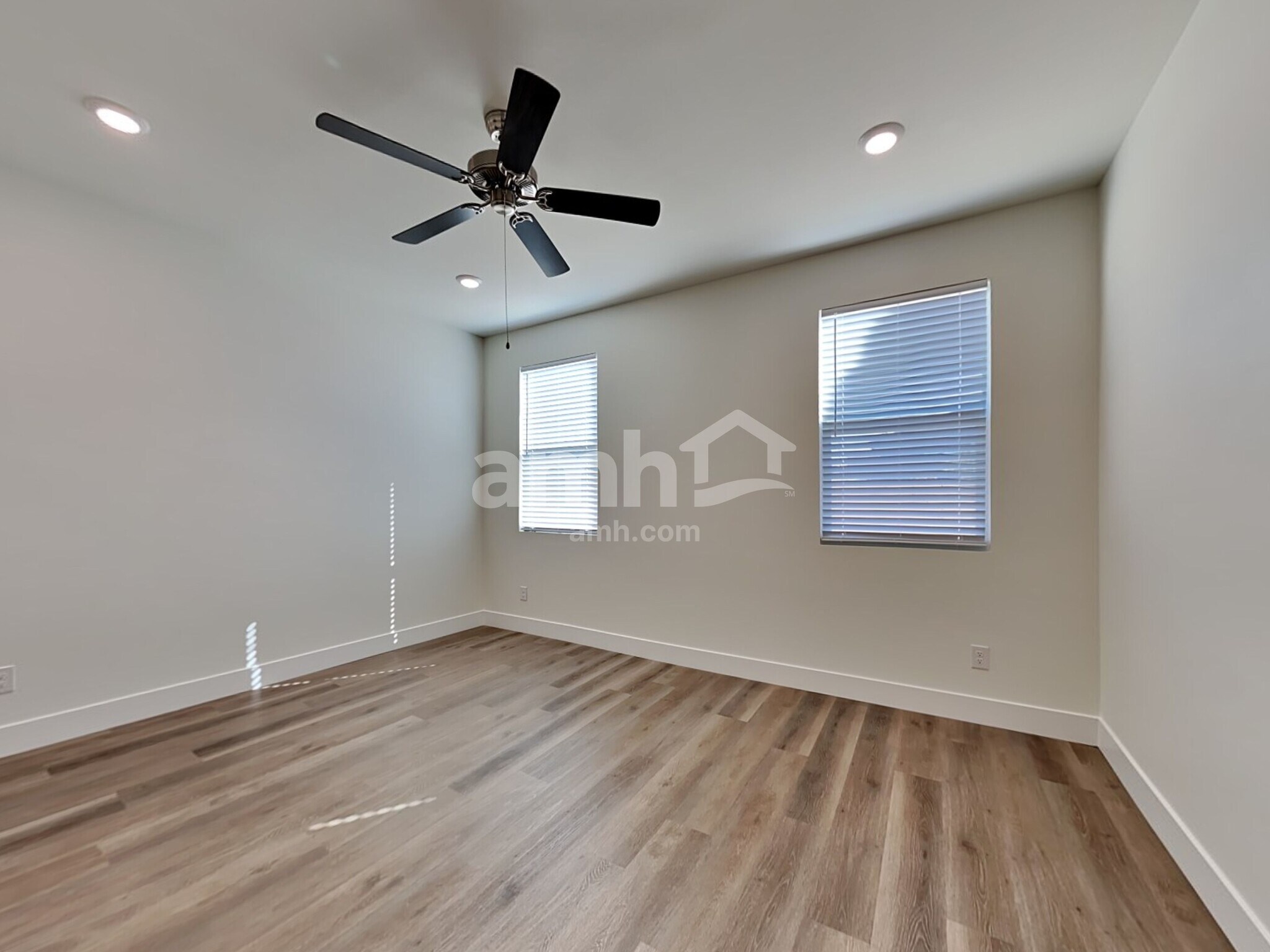 Building Photo - 858 English Primrose St
