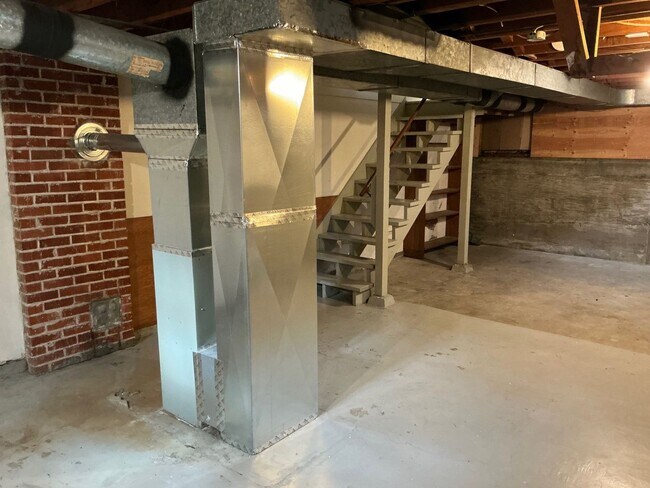 Building Photo - 1178000