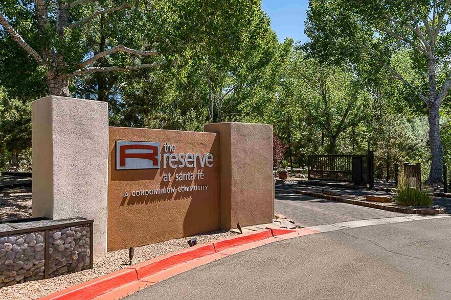 Building Photo - 941 Calle Mejia