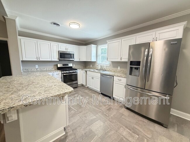 Building Photo - 122 Joan St