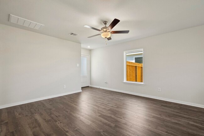 Building Photo - 15866 Berry Hl Dr