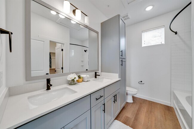 Building Photo - 1601 Mustang Dr