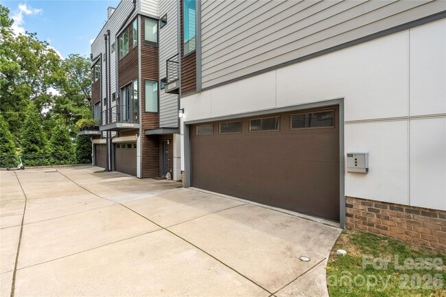 Building Photo - 1008 Westbrook Dr