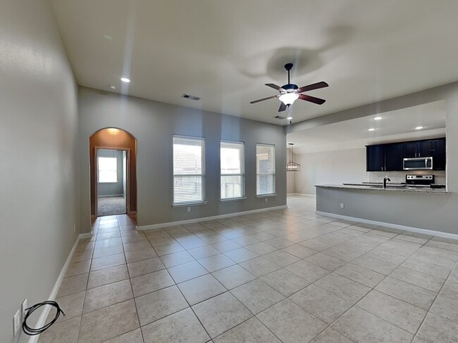 Building Photo - 528 Meadow Springs Dr