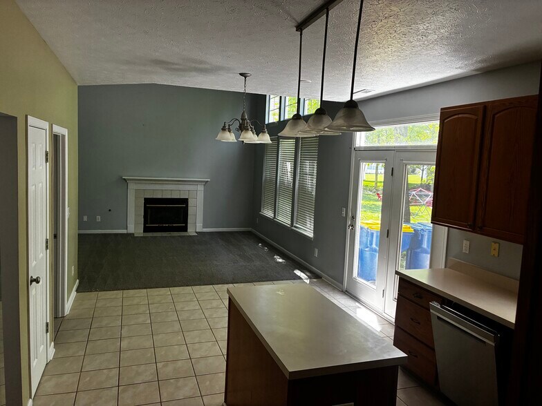 Building Photo - 12647 Gunnison Dr