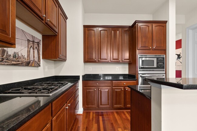 Building Photo - 3 Bed 2.5 Bath - Gaithersburg Townhouse - ...