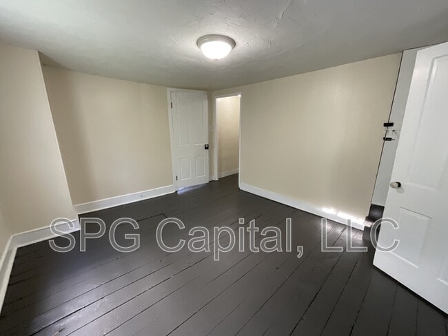 Building Photo - 402 S Washington St