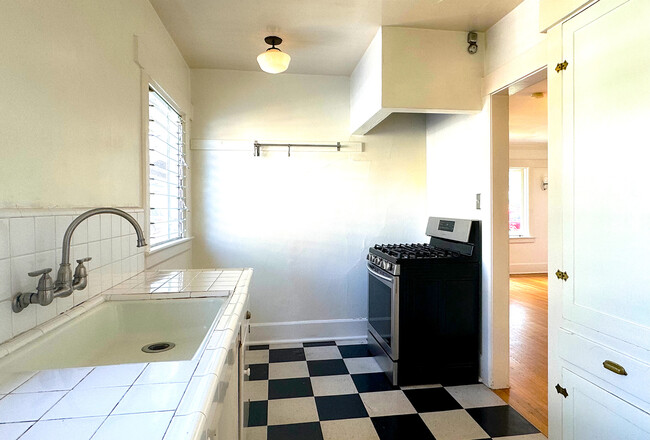 kitchen with view to living room - 3512 Pershing Ave