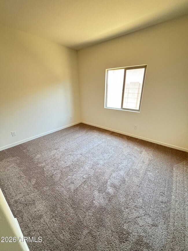 Building Photo - 675 N Crowned Dove Trail