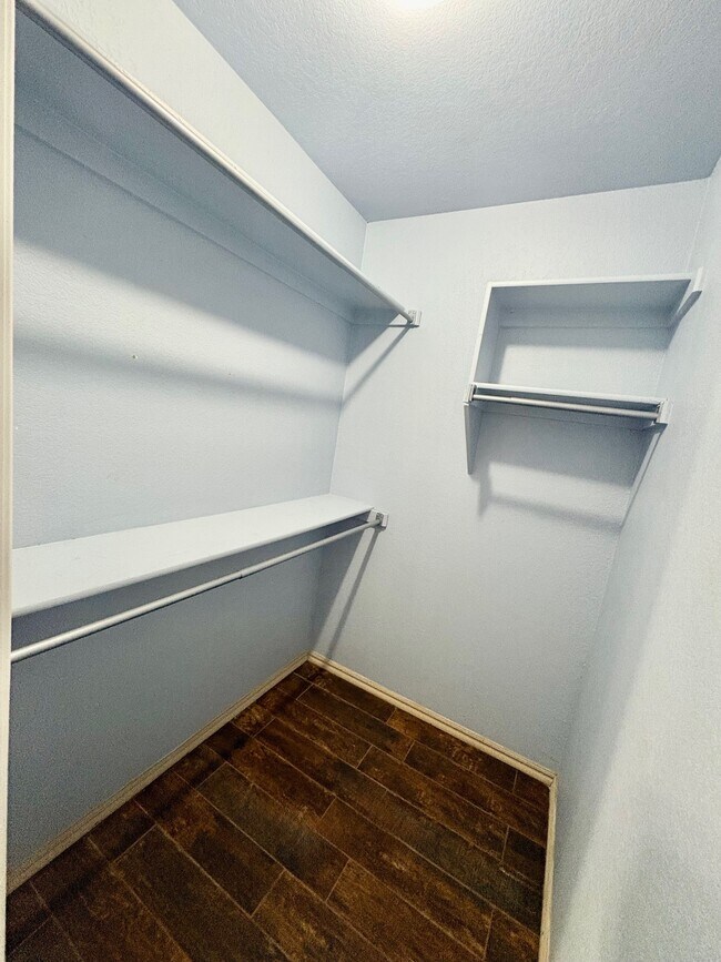 Building Photo - 806 Beaumont Square