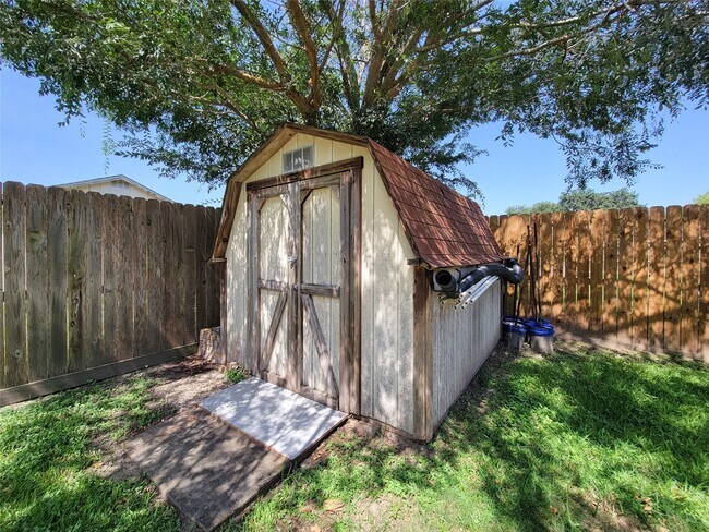 Building Photo - 409 S Travis