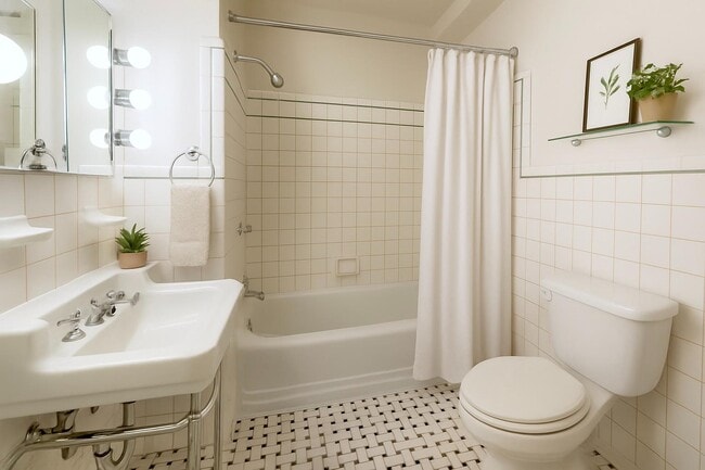 Building Photo - 6 Church St