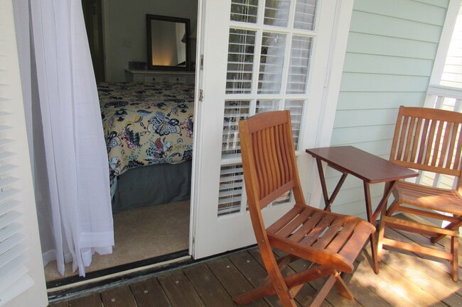 Building Photo - 6+ MONTH RENTAL-Temporarily discounted to $3000 for this season!