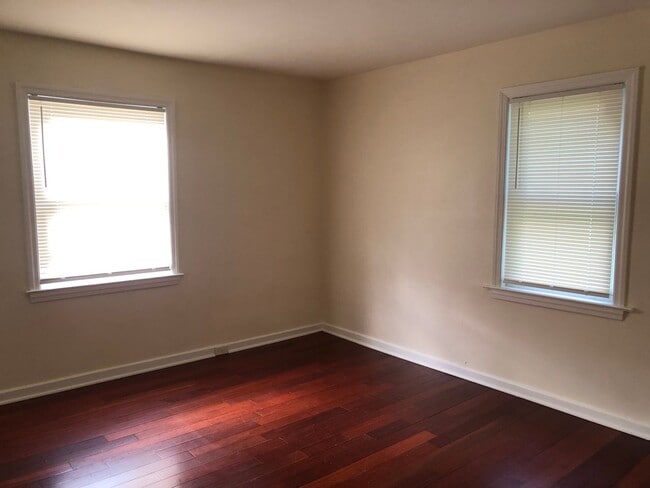 Building Photo - Cozy 2 Bedroom Semi-Attached Home on Quiet...