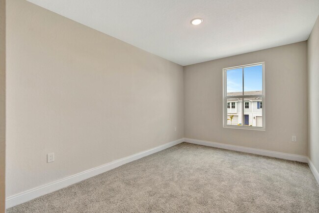 Building Photo - 148 SE Birch Ter