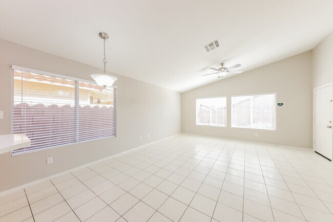 Building Photo - 8819 W Kings Ave