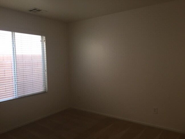 Building Photo - 4-bedroom, 3 bath + Loft!  Mountain's Edge 89178