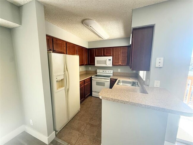 Building Photo - 7680 Westwood Dr