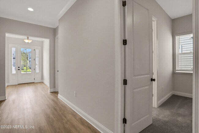 Building Photo - 265 Settler's Landing Dr