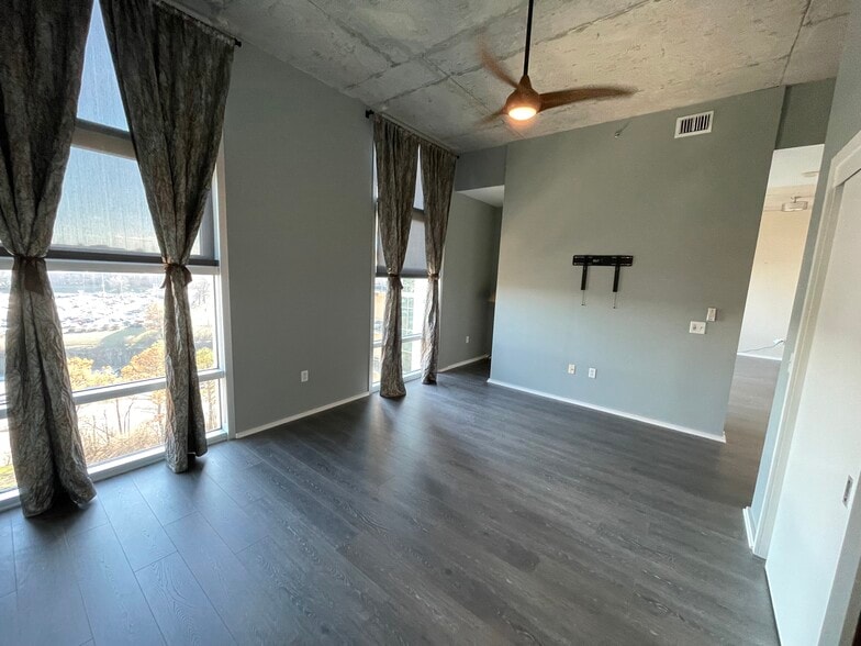 Primary bedroom - 700 12th Ave S