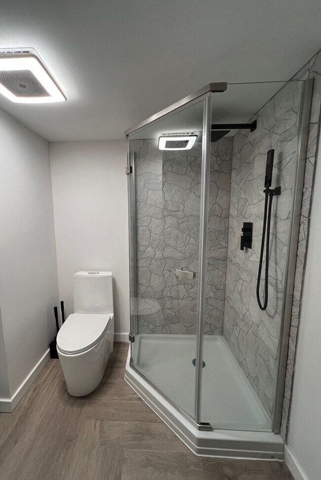 Building Photo - Modern solace meets nostalgic comfort in this stunning 3BR/3BA beauty 4800/Mo