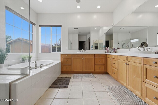 Building Photo - 9651 Sagebrush Ave