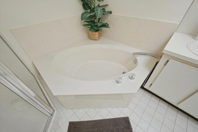 Building Photo - 1239 Sussex St