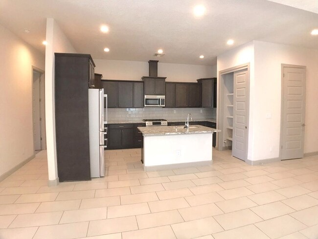 Building Photo - Gorgeous Los Lunas 3 Bedroom! Open layout! Tons of space. Built in 2021