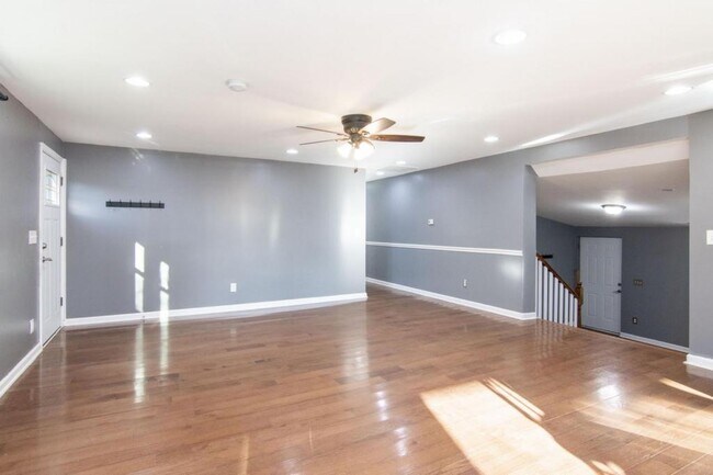 Building Photo - 3405 Pebble Dr