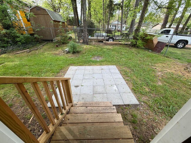 Building Photo - 121 Clyde Dr